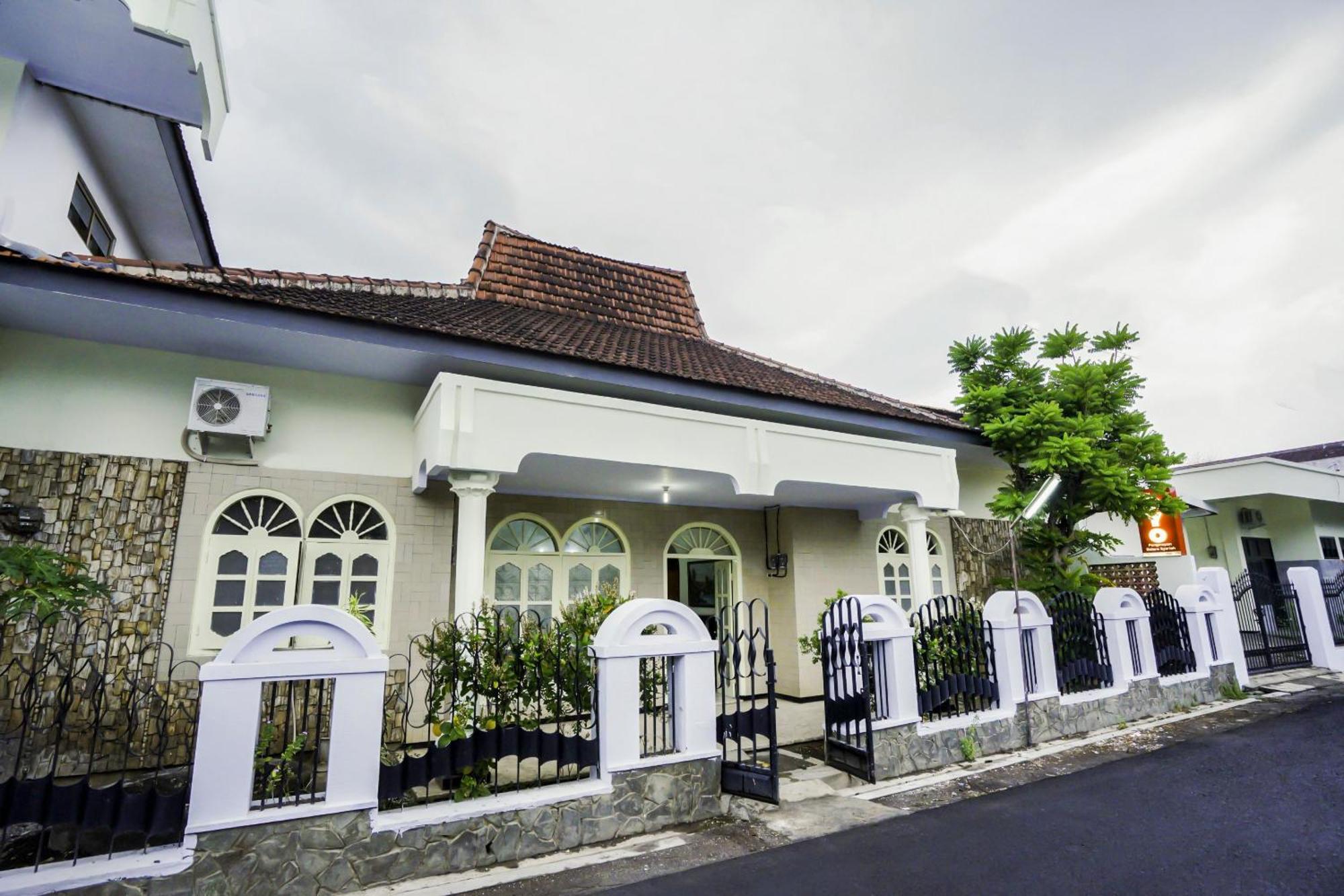 Oyo 2004 Penginapan Bidara Syariah Probolinggo Εξωτερικό φωτογραφία